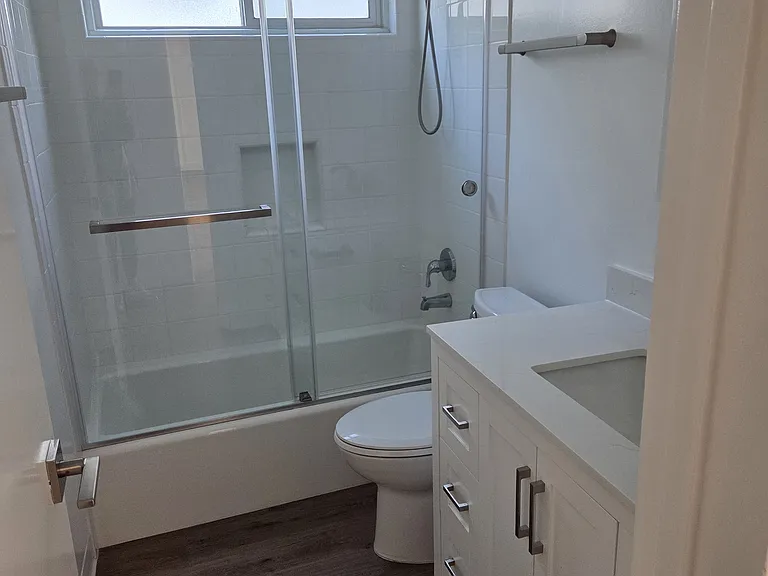 1047 S Shenandoah St #207 — Photo 8
