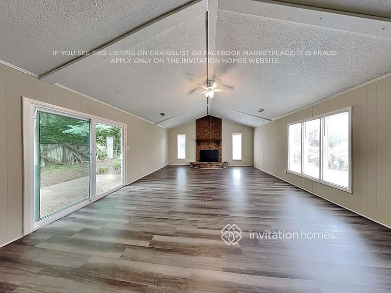 812 E John St — Photo 5
