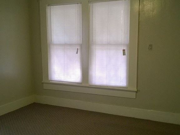 5th image of 2322 Darien St