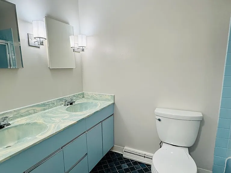 7011 N Hamlin Ave — Photo 16