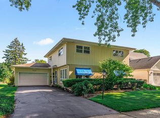 713 Burning Tree Ln, Naperville, IL 60563