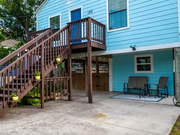 120 W 8th St, Kemah, TX 77565