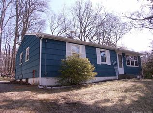 6 Ledgewood Dr, Gales Ferry, CT 06335
