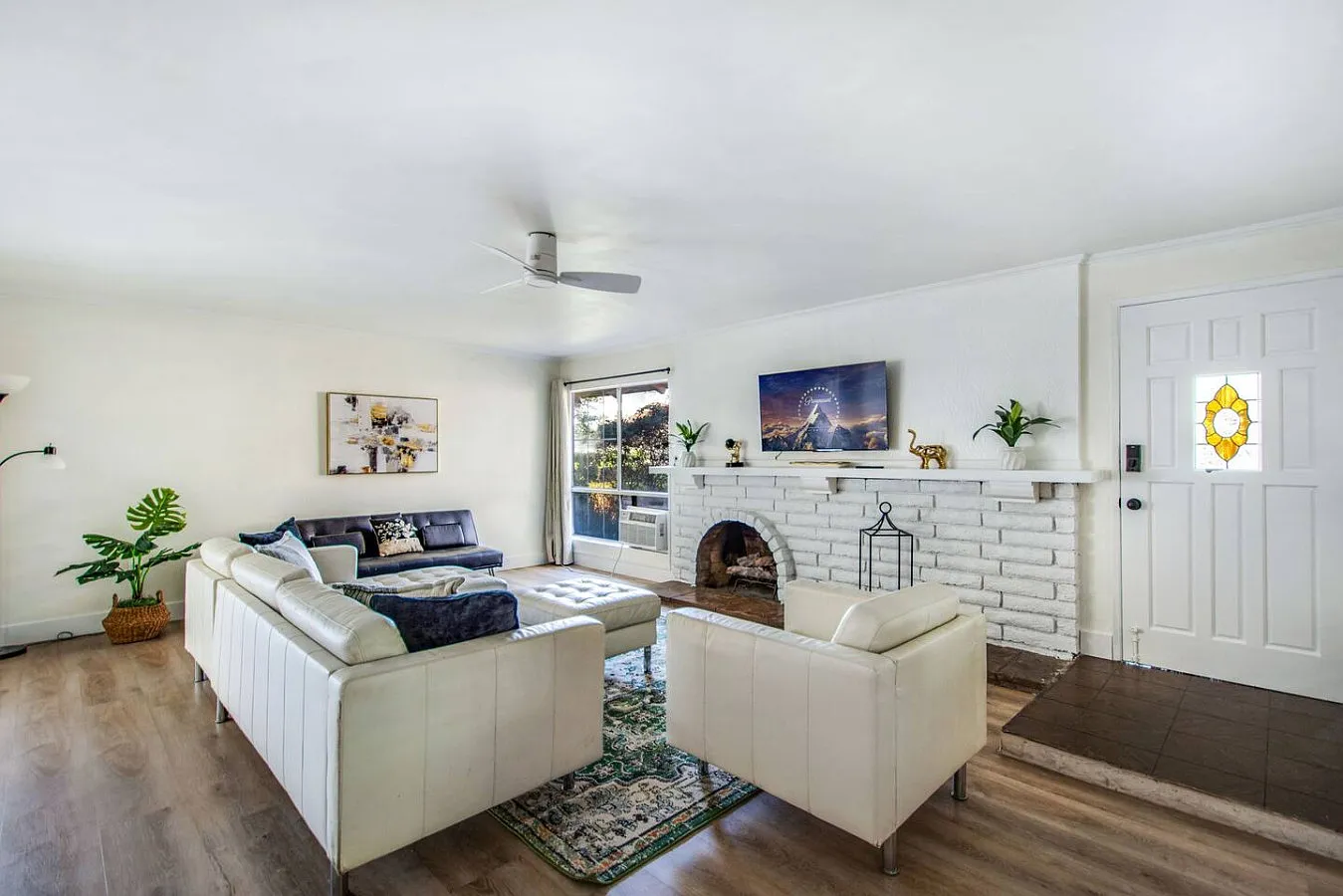 3 bed, 1300 sqft, $5,000 — Photo 2
