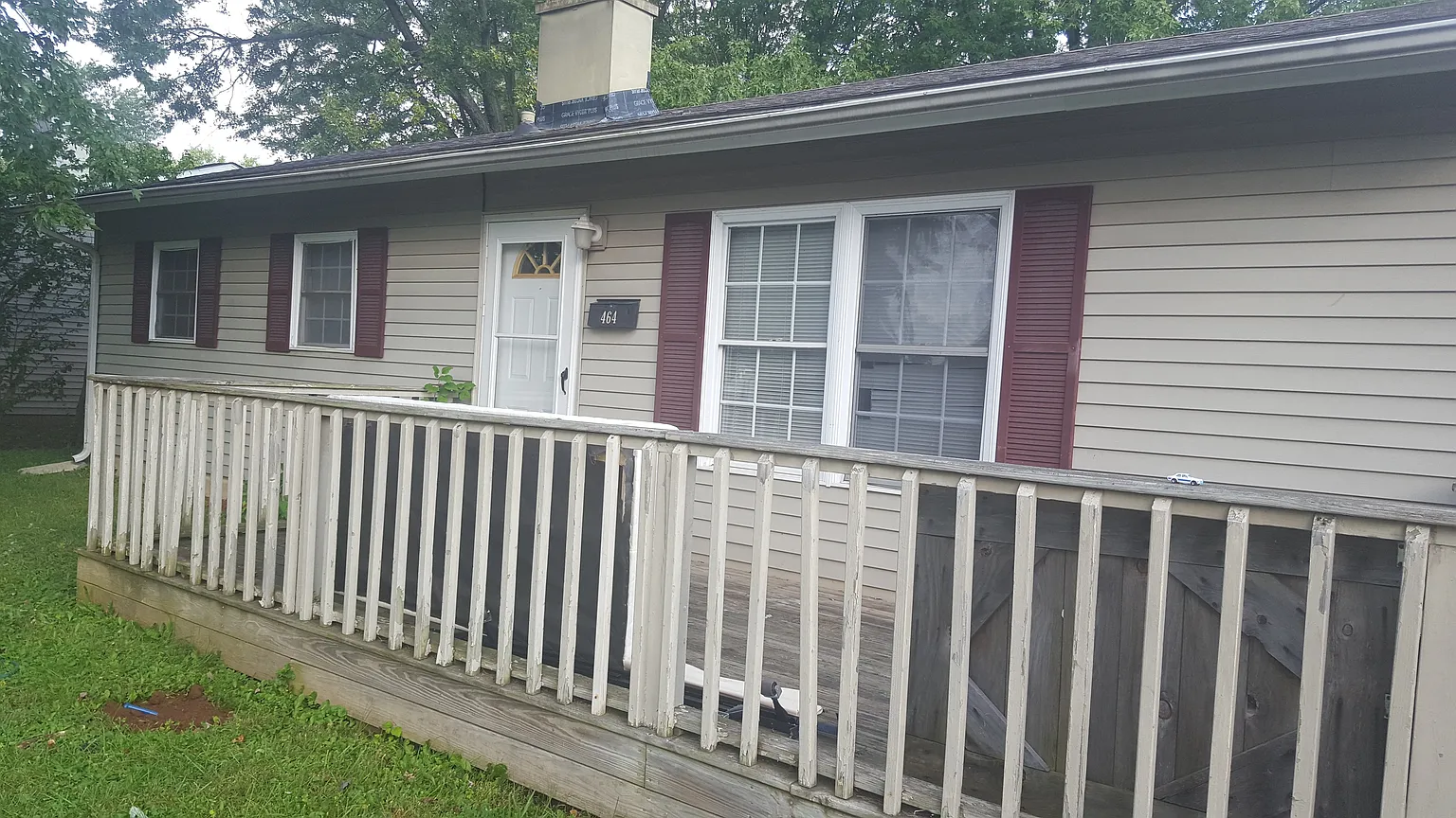 464 Parkview Dr photo 1