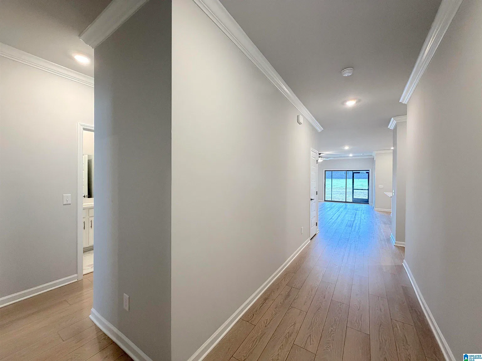 4 bed, 3.0 bath, 1942 sqft, $2,325 — Photo 4