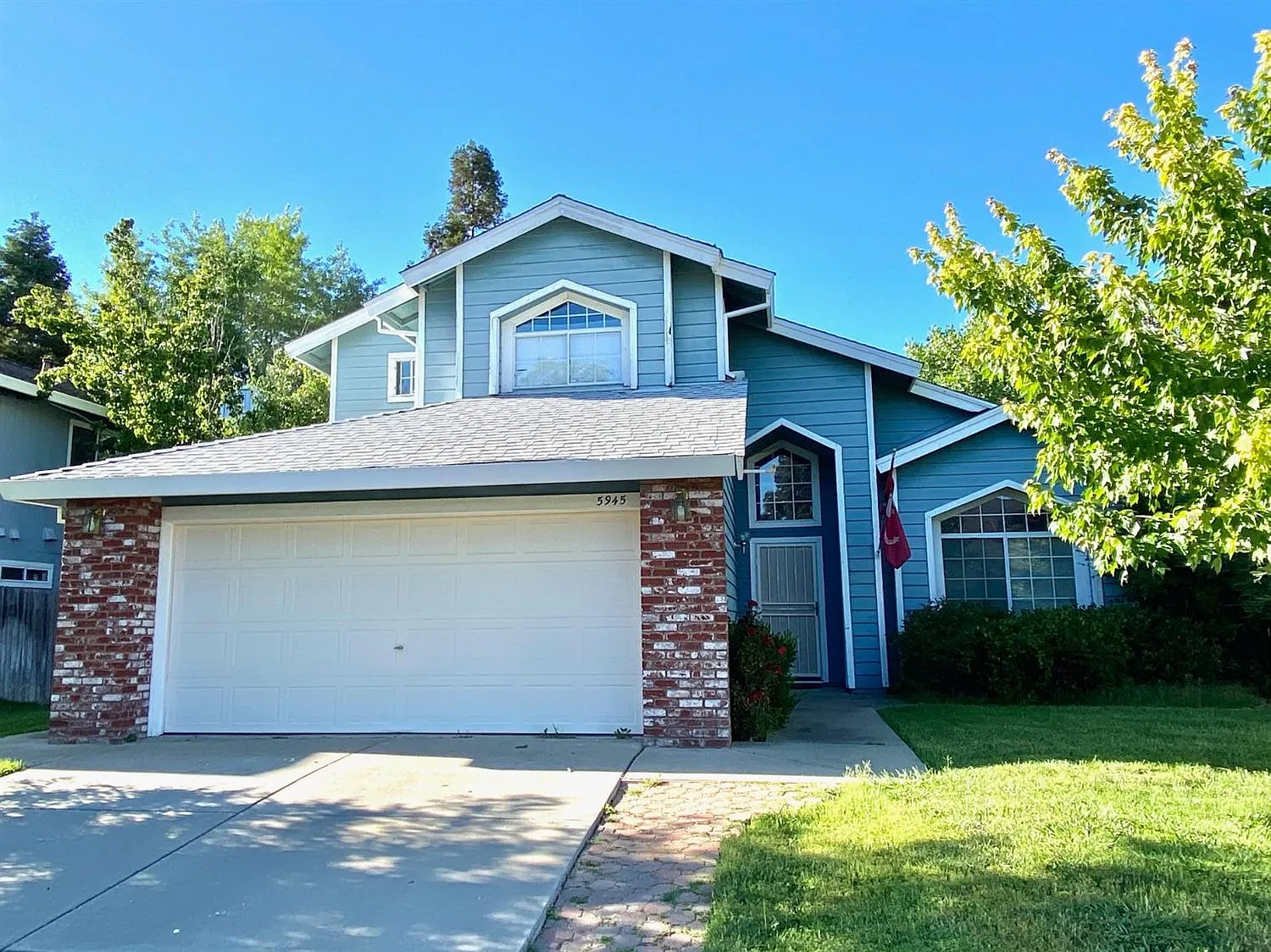 5945 Laguna Park Dr photo 1