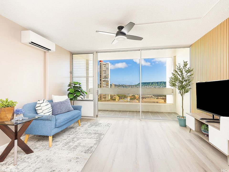 1st image of 555 University Ave APT 1904