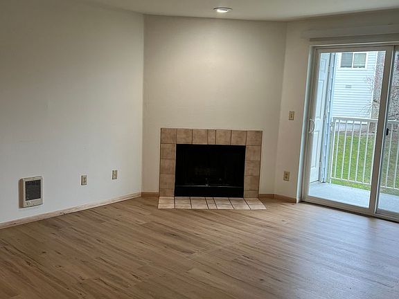 4th image of 975 Aberdeen Ave NE APT B102