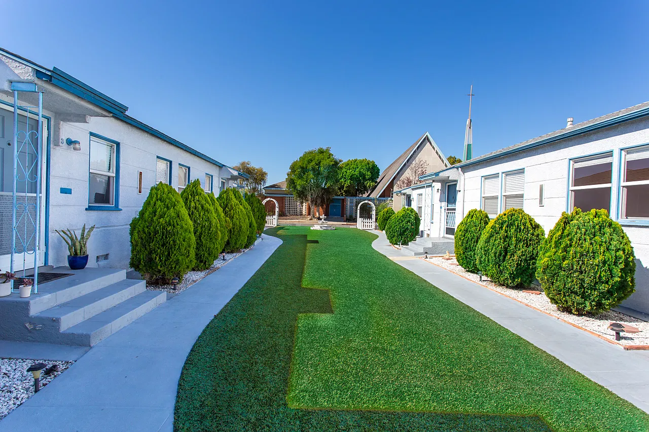 1346 Ocean Park Blvd — Photo 1