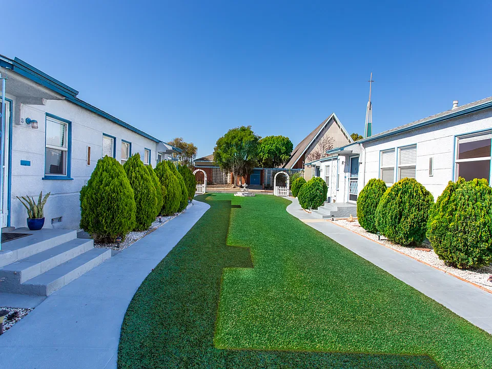 1346 Ocean Park Blvd
