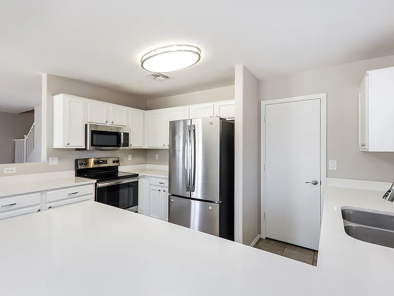12830 W Via Camille — Photo 7