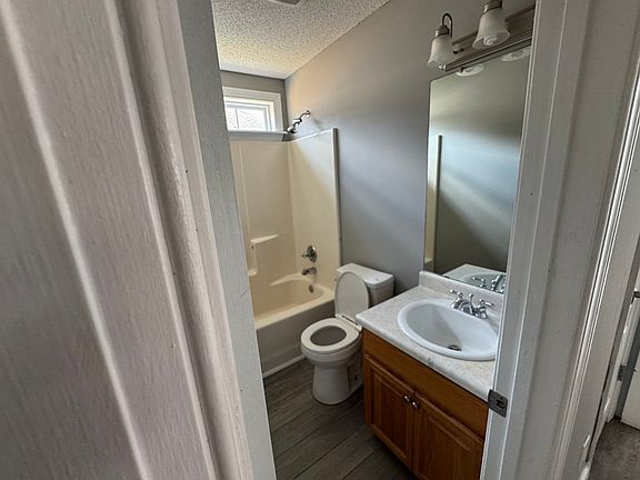 5th image of 402 Wilmington Dr