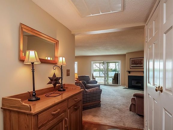3rd image of 640 Cliffs Dr APT 301-B