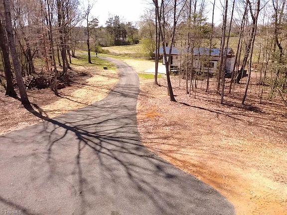 5th image of 152 Paw Paw Ln
