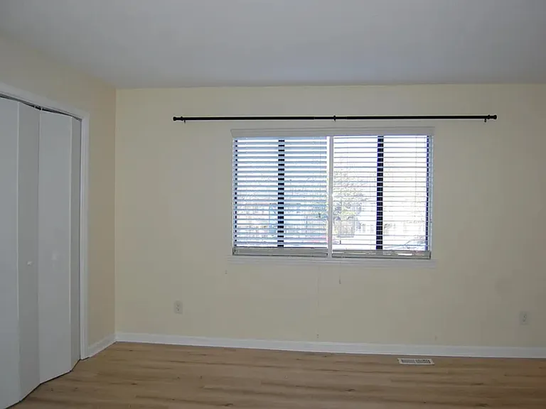 800 Fargo St #B1 — Photo 3
