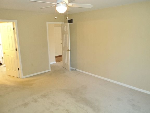 4th image of 3039 Palace Dr