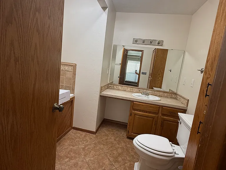 2508 Windsor Rd — Photo 9