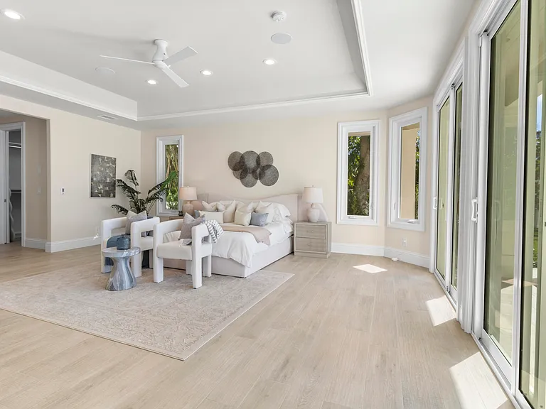 526 Point Ln — Photo 33