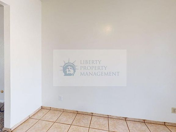 5th image of 2719 Fowler Rd