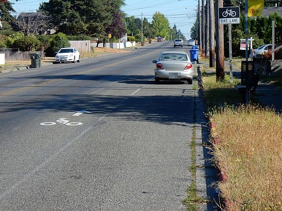5th image of 7002 Yakima Ave