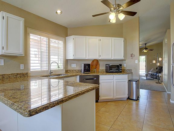 4th image of 744 E Glenhaven Dr