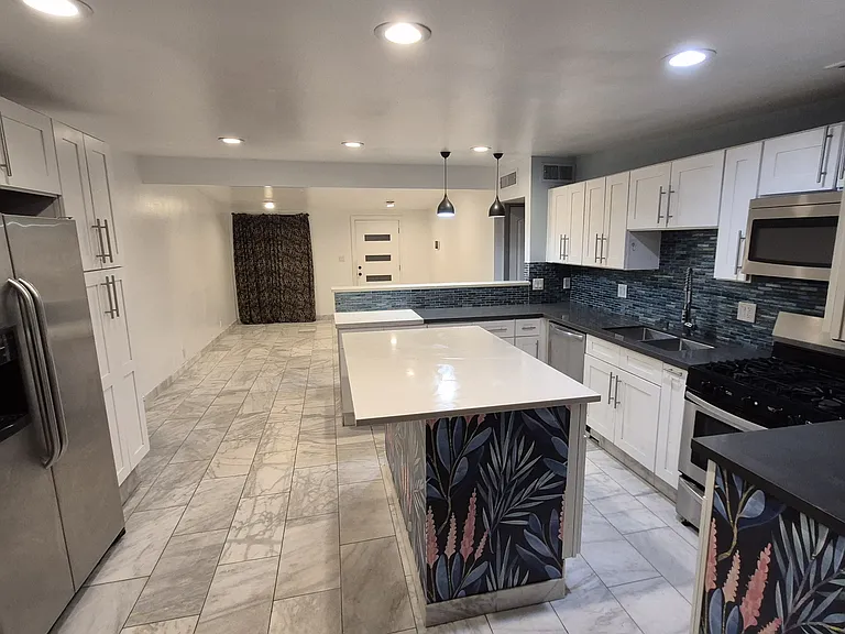 1859 La Vante Ave — Photo 2