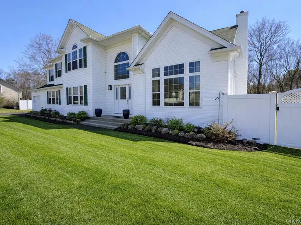 180 Country Road, Medford, NY 11763