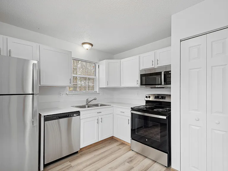 ReNew Edwardsville Apartment Collection — Photo 12
