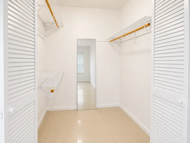 2361 Maple Ct — Photo 9