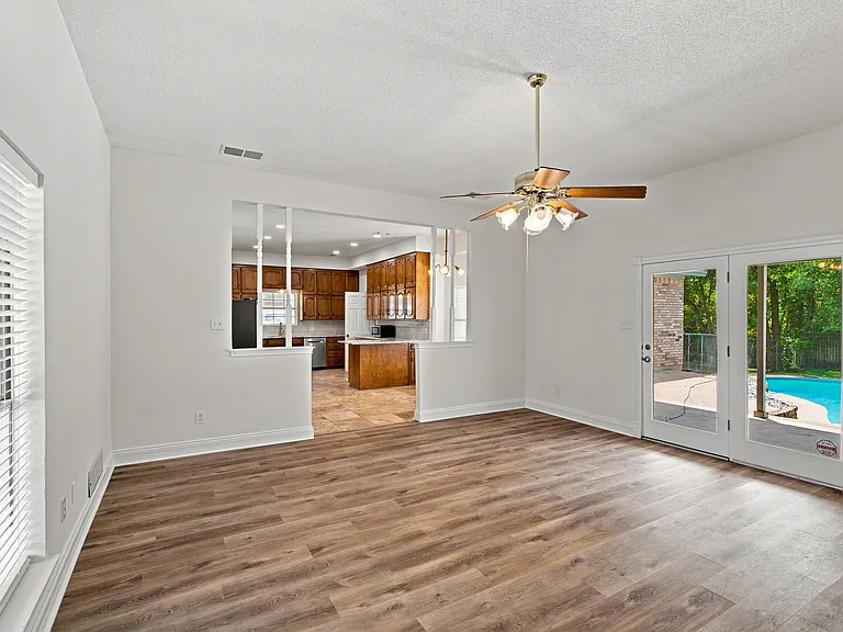 1205 Shannon Ln — Photo 27