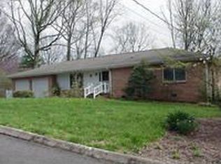 891 W Outer Dr, Oak Ridge, TN 37830