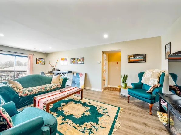 625 Sharon Garden Ct, Woodbridge, NJ 07095