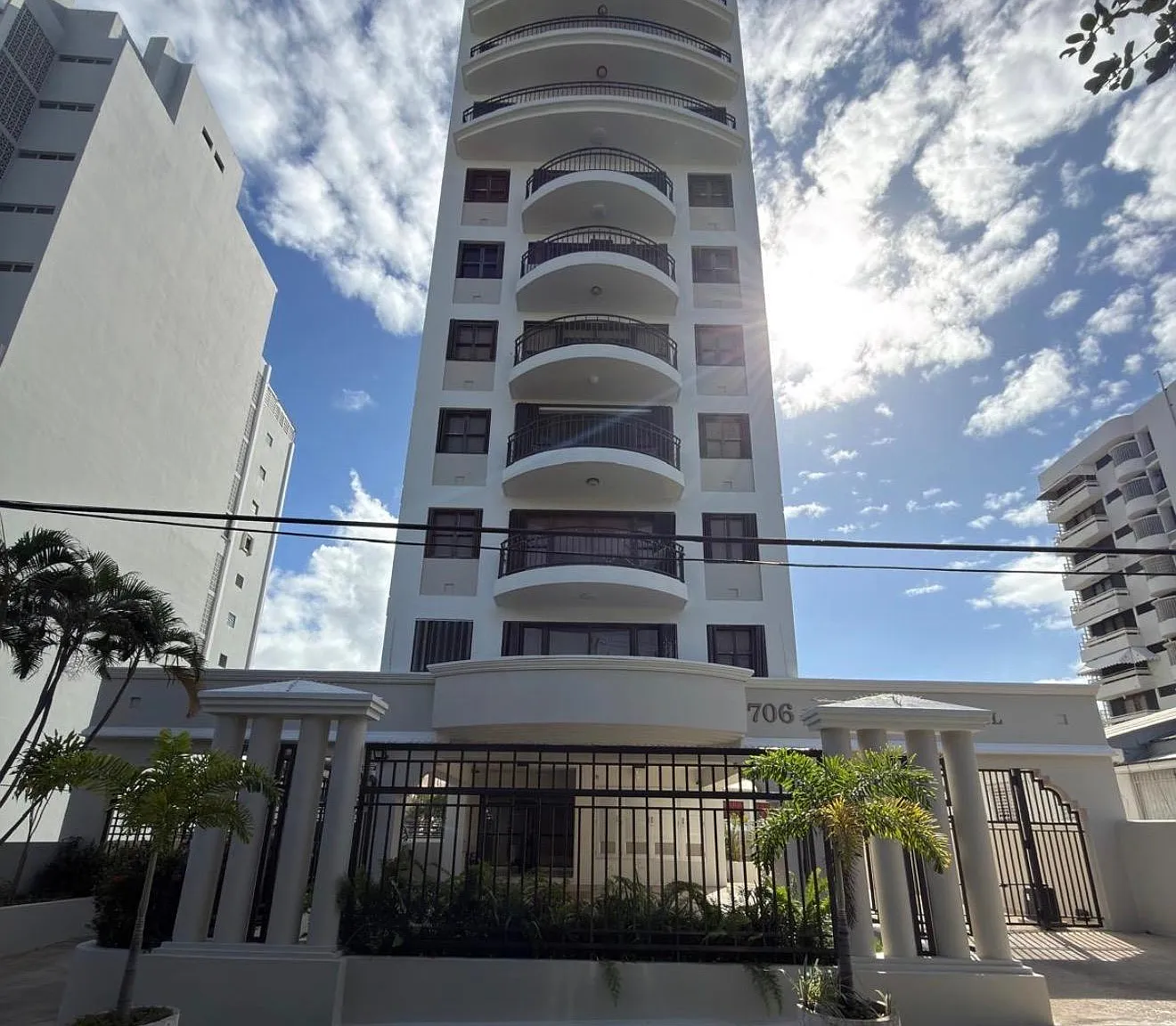 Miramar Royal Tower (Condominio) — Photo 1