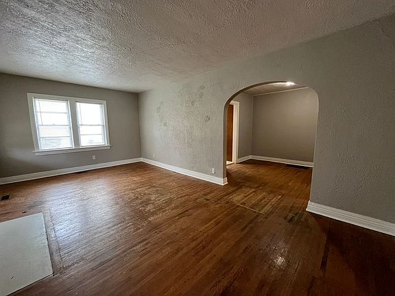 2nd image of 219 S Knoxville Ave