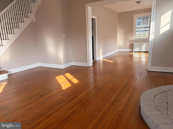 4th image of 36 York Ct