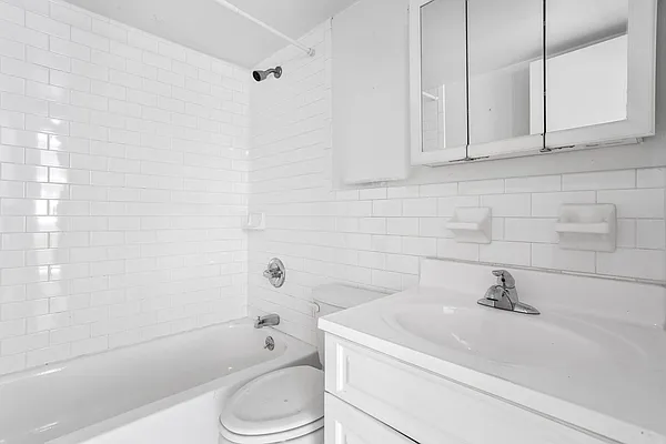 Bathroom, photo 1
