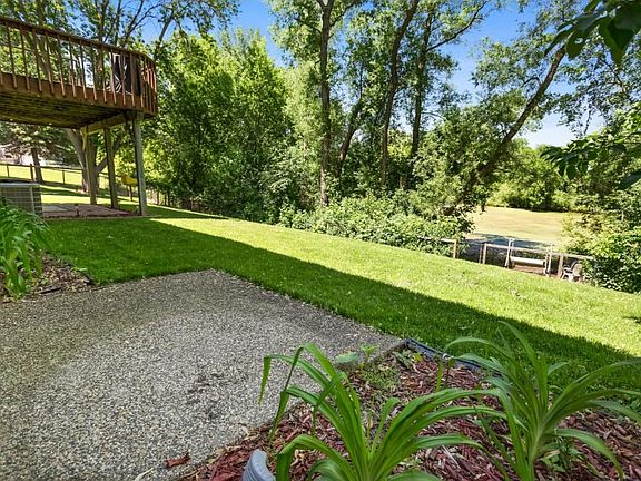 Private lot backing up to a pond and Moonshine Park