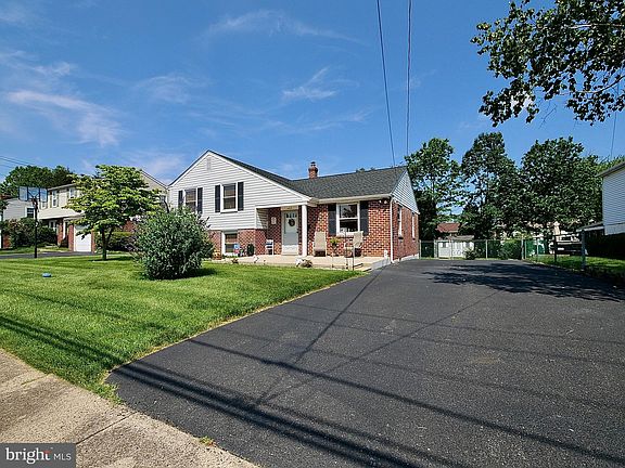 3rd image of 405 Sir Galahad Dr