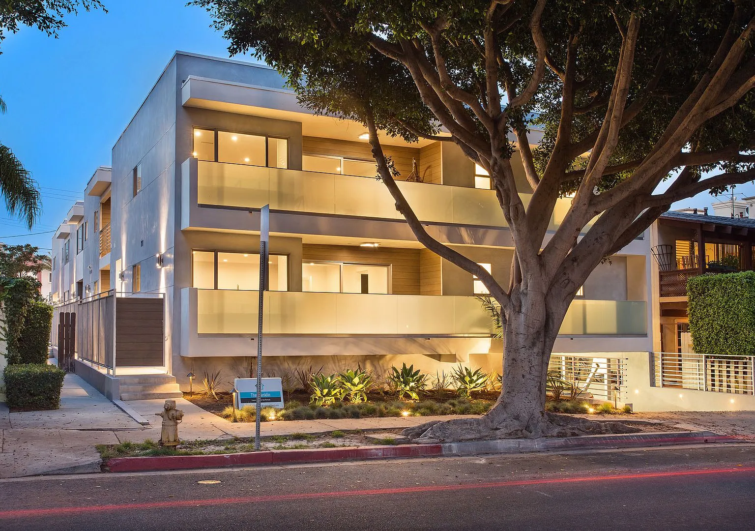 Luxury 2 Bedroom 2 Bath Available now! — Photo 1