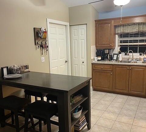 3rd image of 1431 Travelers Palm Dr