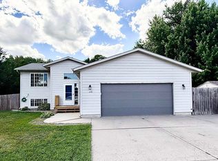 228 Anderson St, Vermillion, SD 57069