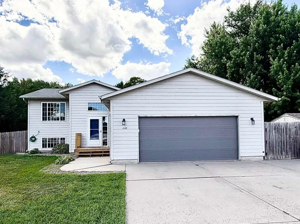 228 Anderson St, Vermillion, SD 57069