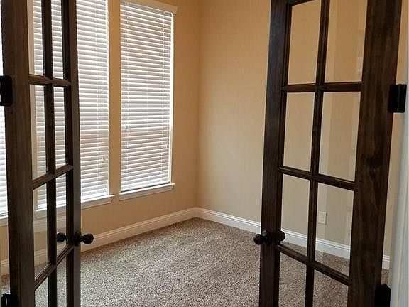 2nd image of 1701 Seminole Ln
