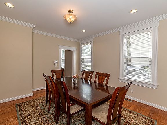 5th image of 3563 Potomac Ave