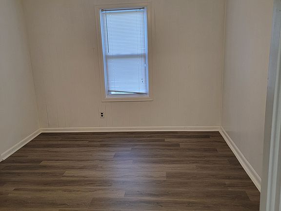 4th image of 3933 Midway Rd #4D