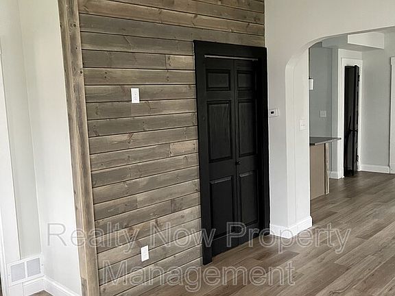 2nd image of 4809 Eichorn Ave