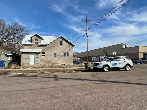 122 W 9th, 122 W 9th Ave #1/2, Mitchell, SD 57301