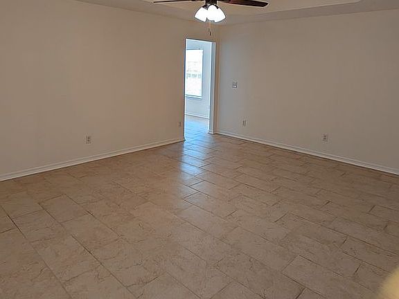 5th image of 912 Lauderhill Ln