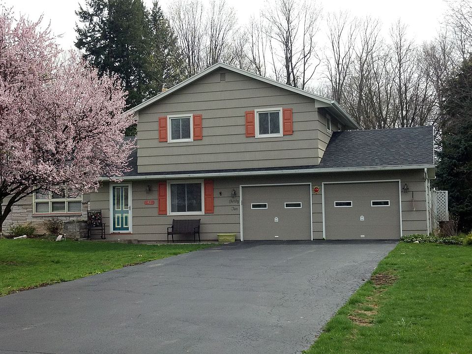 A fabulous 3BR/2BA split level home with a spacious back yard!